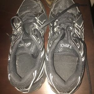 ASICS black with grey tennis shoes